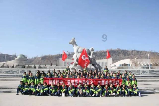王星越《五福临门》开机现场神反应,网友大赞:情商高、必成大器